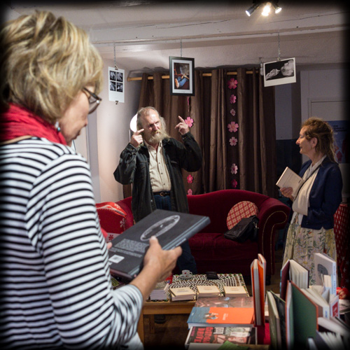En photo avec Jean Giono - Au coin des mots passants - André Bucher